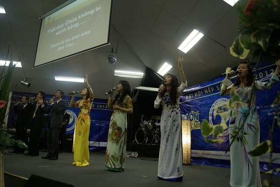 Ban hát dẫn của Đại Hội Nếp Sống Mới 2012